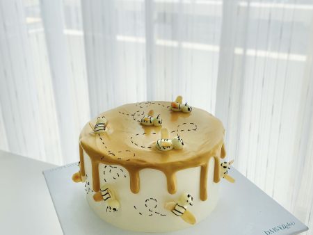 ST6747-Bánh Kem Sữa Tươi-Tạo Hình Con Ong