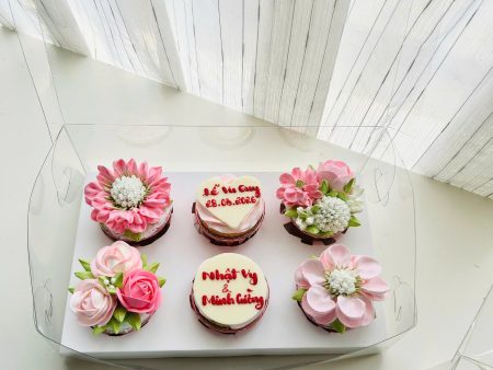CUP124-BÁNH CUPCAKE HOA KEM SỮA TƯƠI